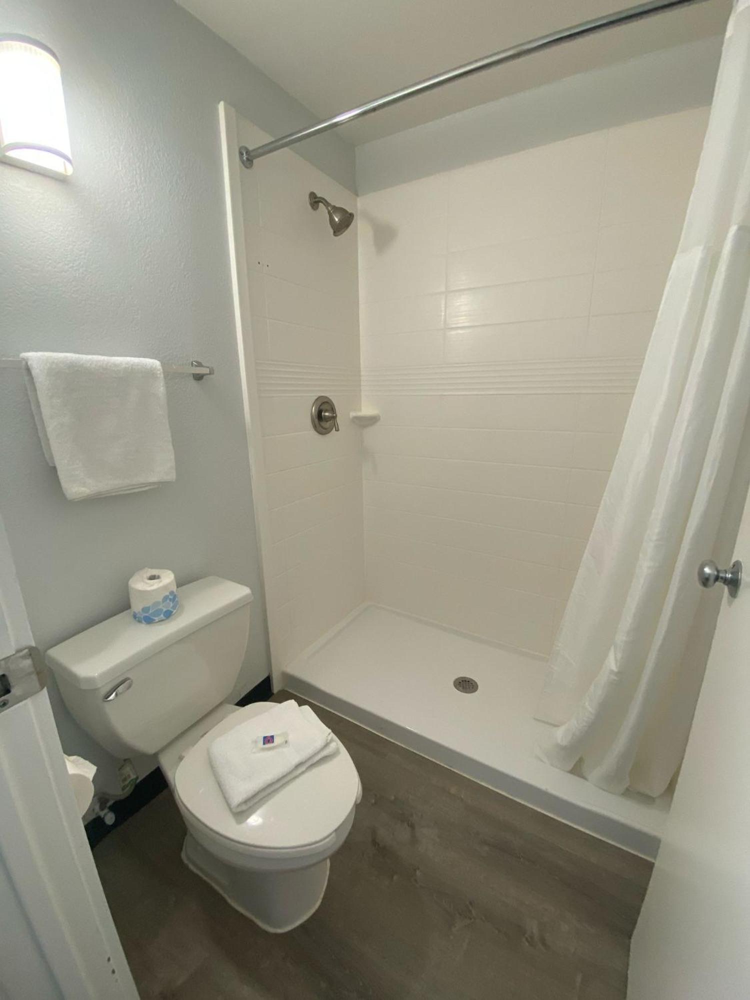 Motel 6-Windsor Locks, Ct - Hartford Eksteriør billede