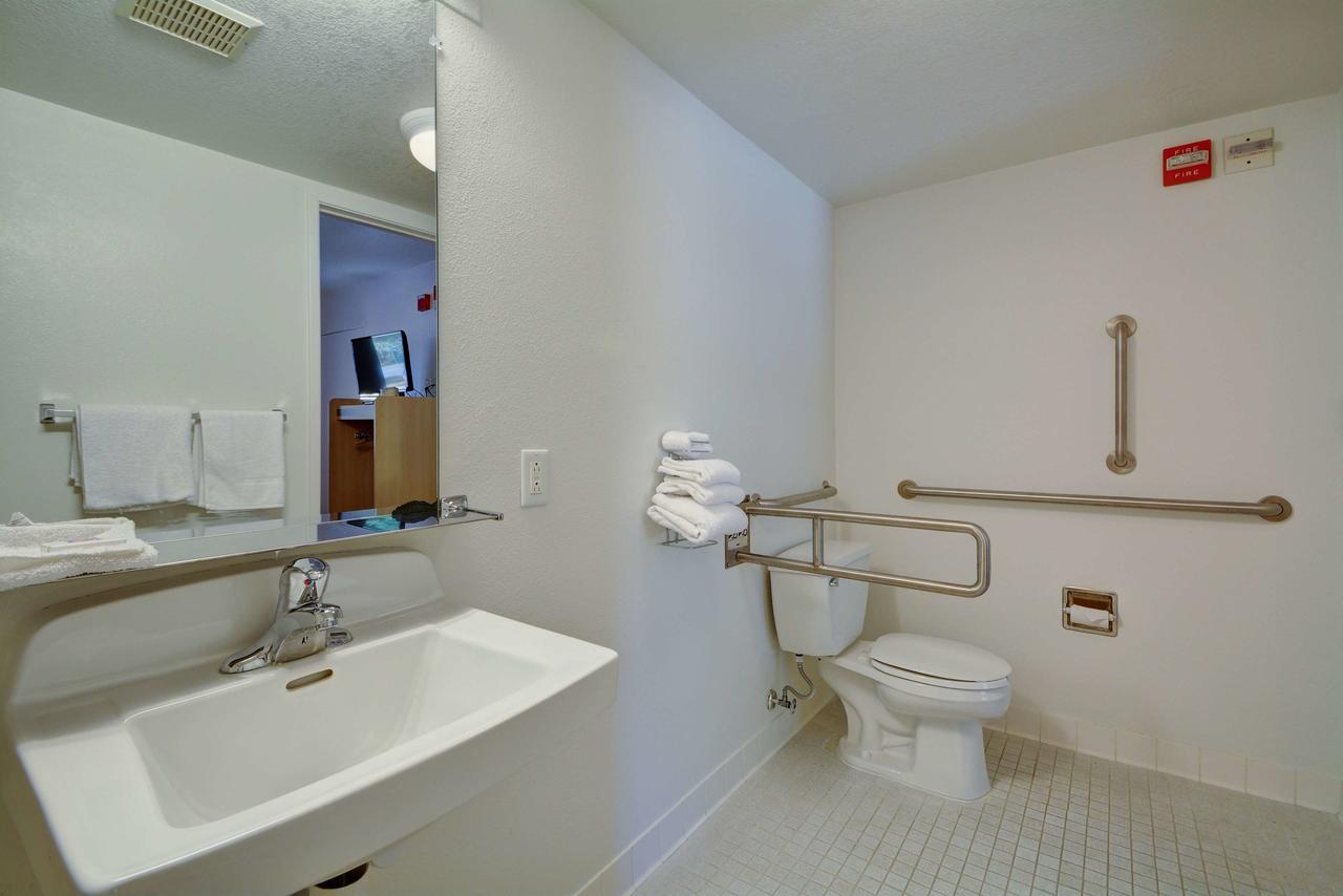 Motel 6-Windsor Locks, Ct - Hartford Eksteriør billede