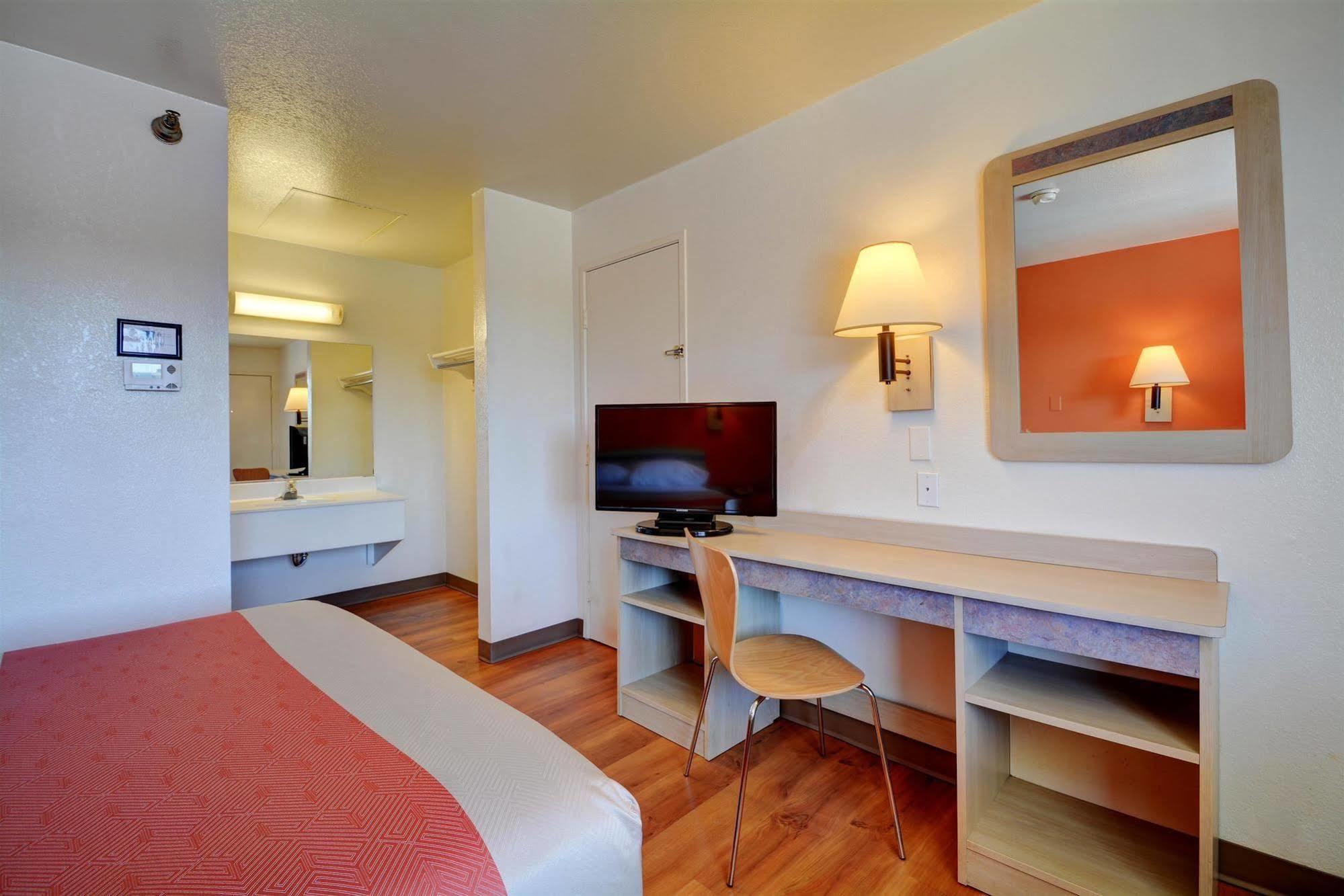 Motel 6-Windsor Locks, Ct - Hartford Eksteriør billede